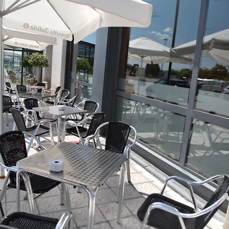 Hq La Galeria Hotel 4*