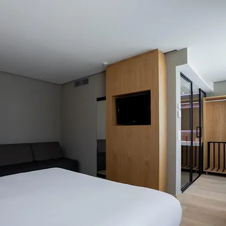Hq La Galeria 4* Burgo