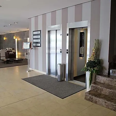 Hq La Galeria 4* Burgo