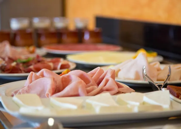 Hq La Galeria Hotel 4*