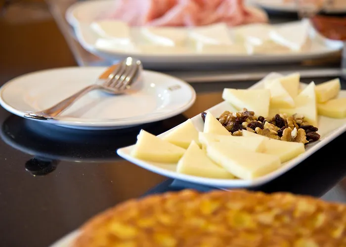 Hq La Galeria Hotel 4*